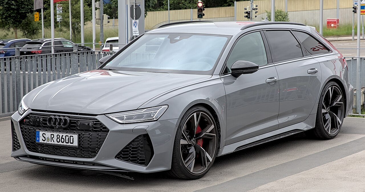 Audi RS6 на посту диагностики